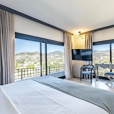 מלון Bombien Luxury 4*