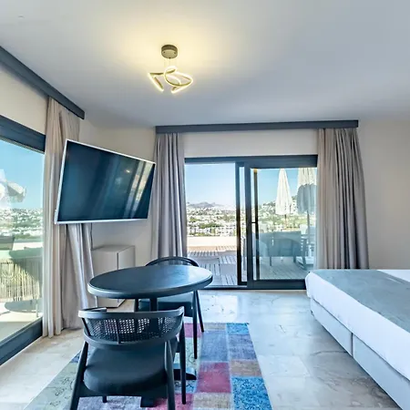 Bombien Luxury Отель 4*