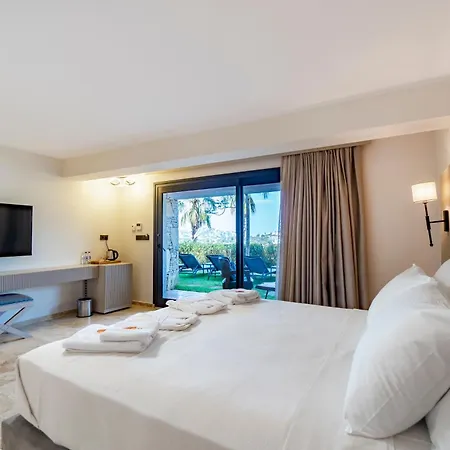 Bombien Luxury Hotel 4*
